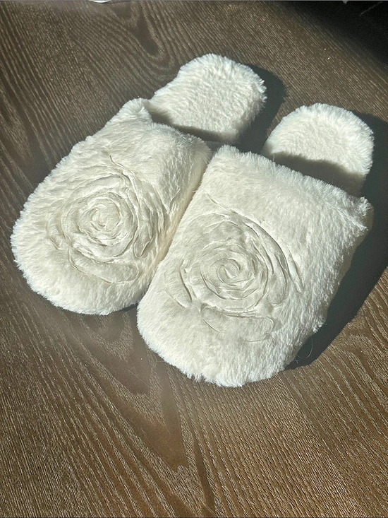 Pottery Barn Shoes - Pottery barn rosette Slippers New